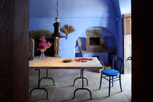 For a more dramatic photo, try using only a single light source such as a window or a door - and let it be natural light. Shown here is an example of vernacular architecture from the island of Pantelleria, a stone house estimate at 300 years old. Interior by Karin Eggers. Photo: Claudio Santini